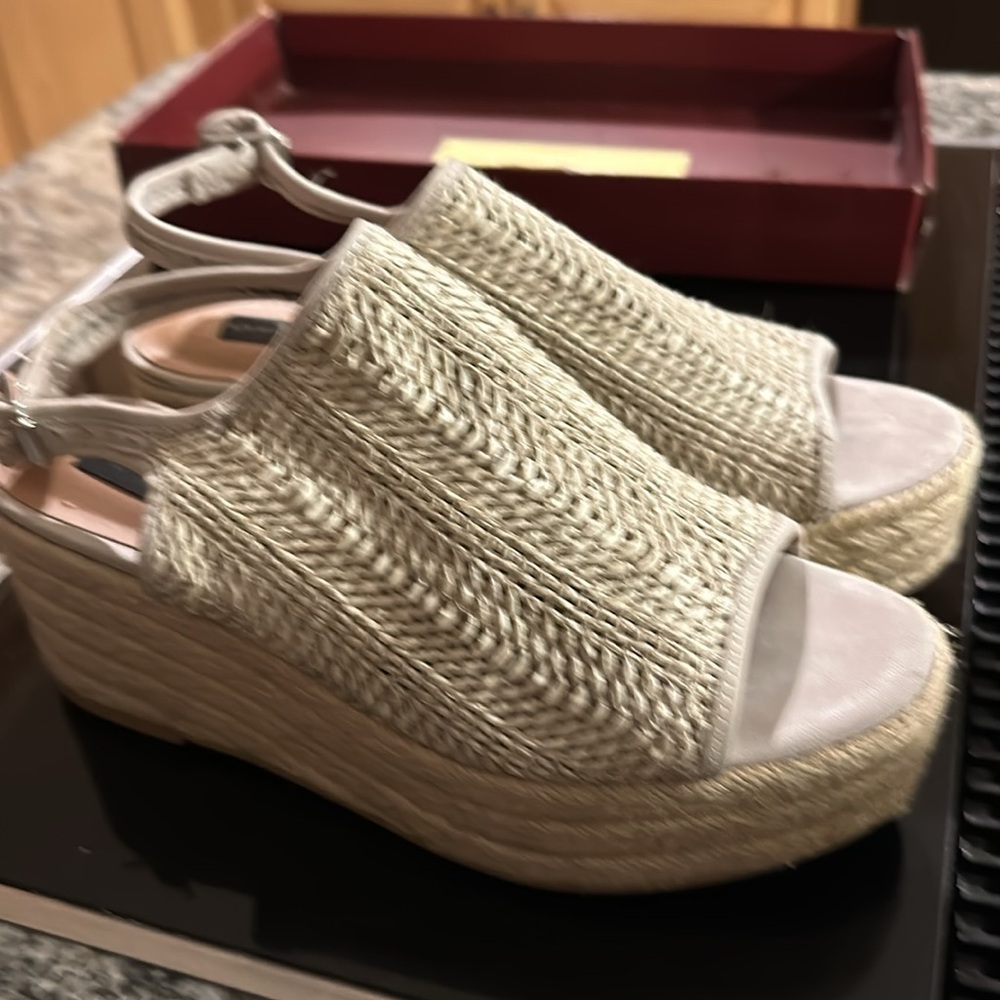 Sandals - Picture 2 of 4